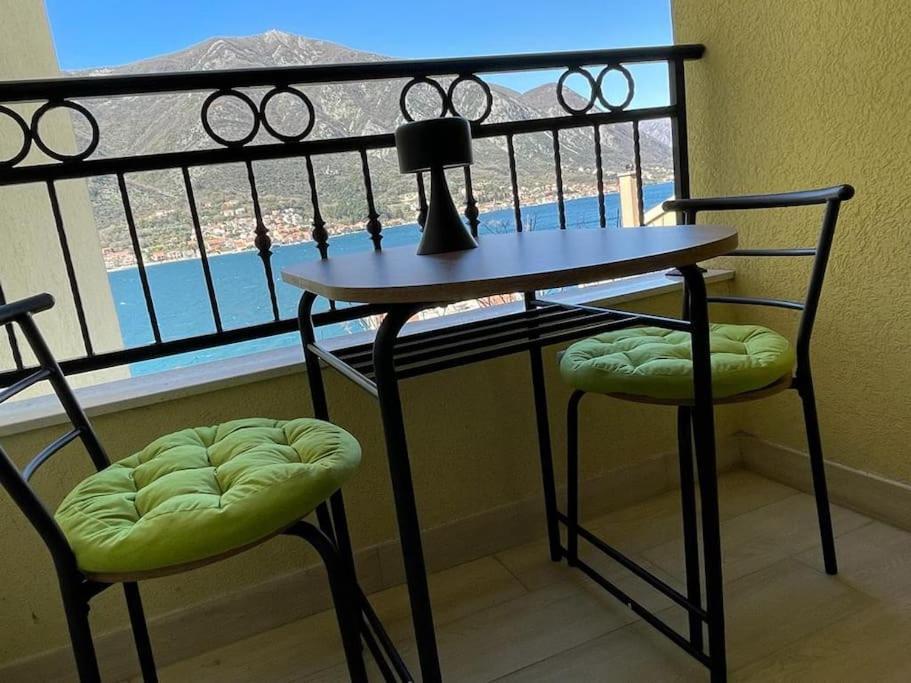 Modern Seaside Apartment With Balcony Tale Apartment Kotor Exterior photo