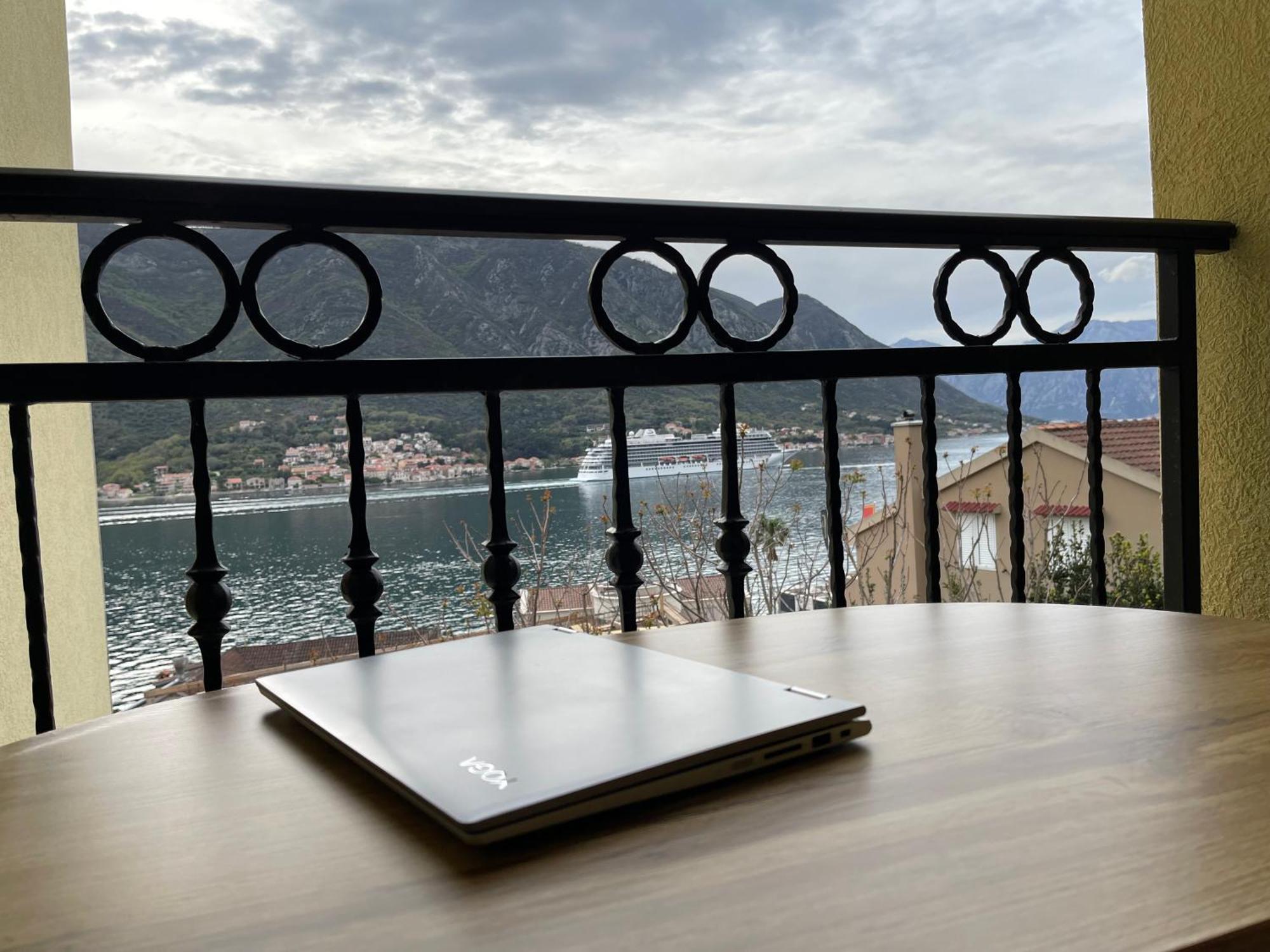 Modern Seaside Apartment With Balcony Tale Apartment Kotor Exterior photo
