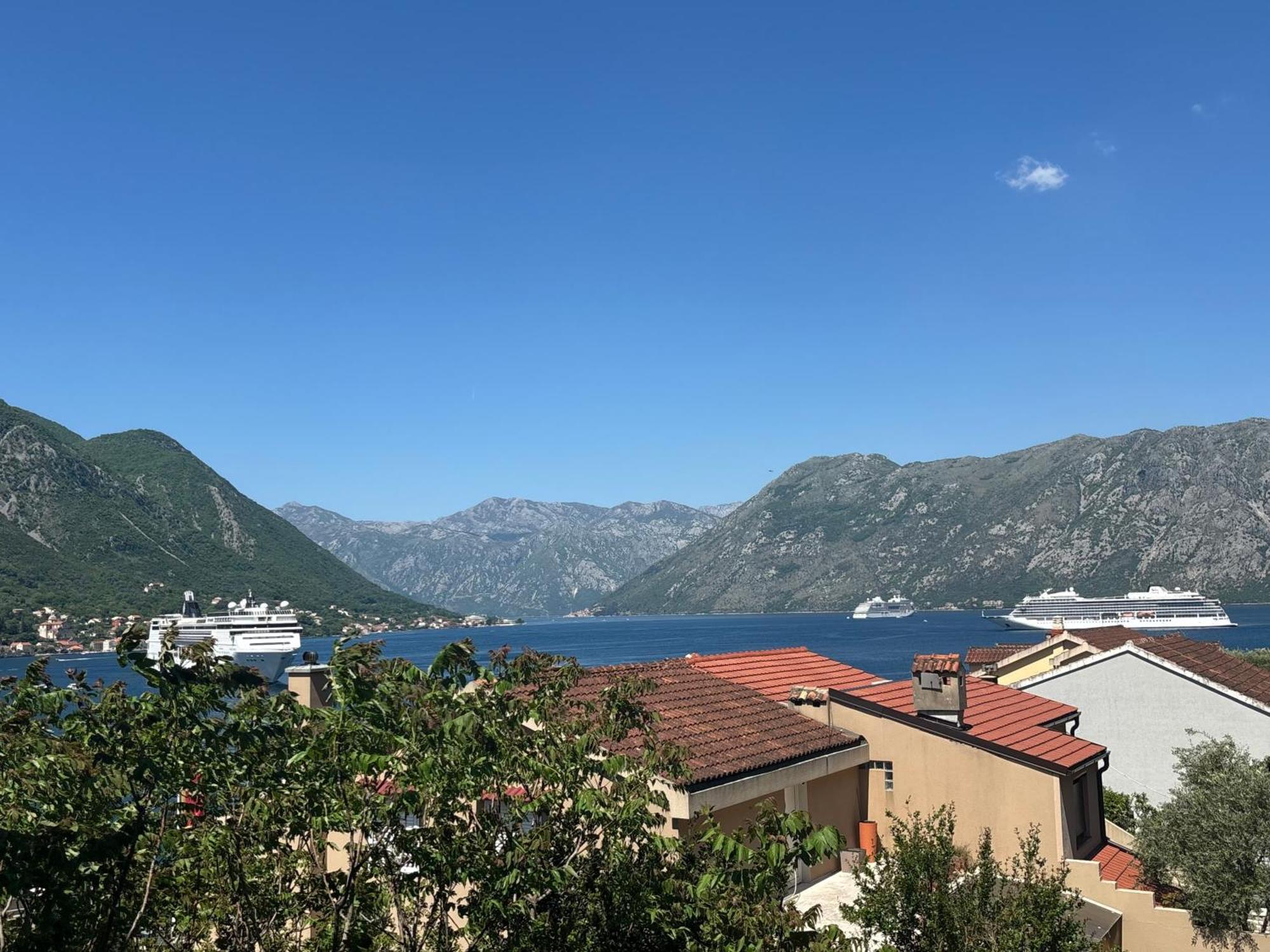 Modern Seaside Apartment With Balcony Tale Apartment Kotor Exterior photo